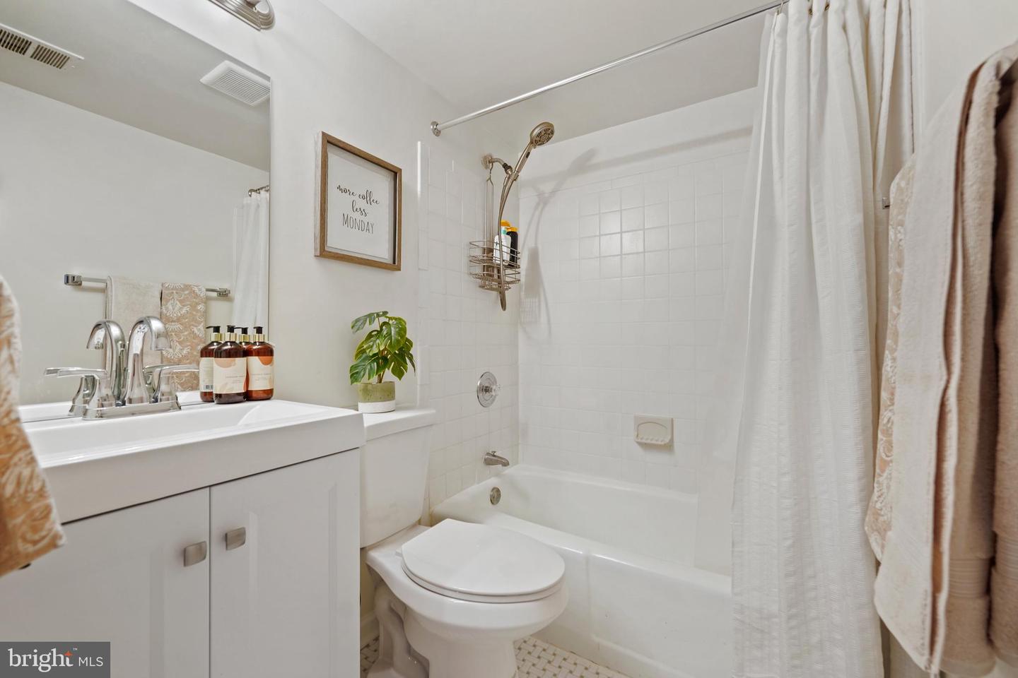 5804 Village Green DRIVE Unit: H