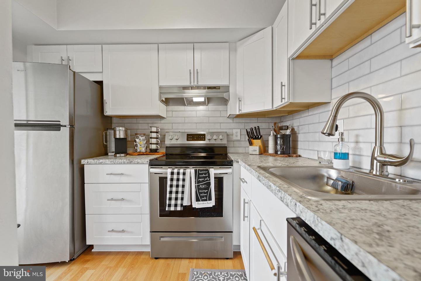 5804 Village Green DRIVE Unit: H