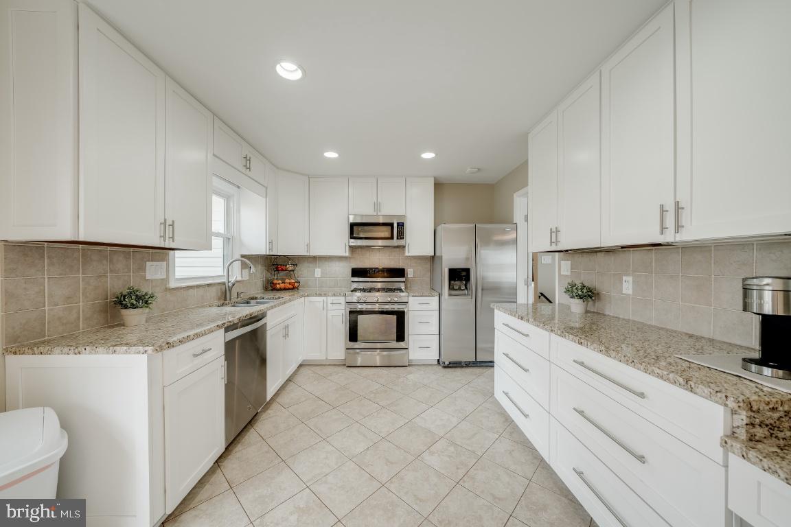 8608 Arley DRIVE