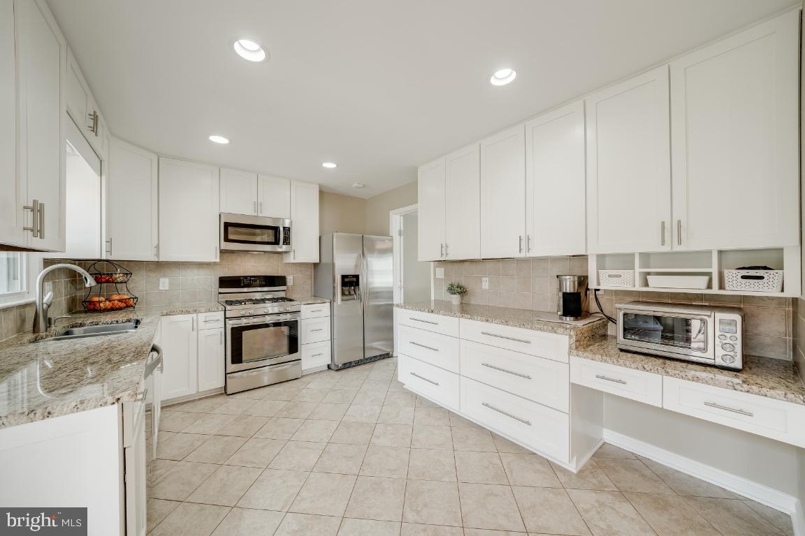 8608 Arley DRIVE