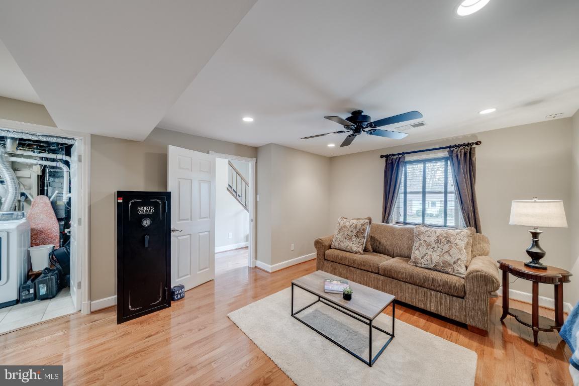 8608 Arley DRIVE