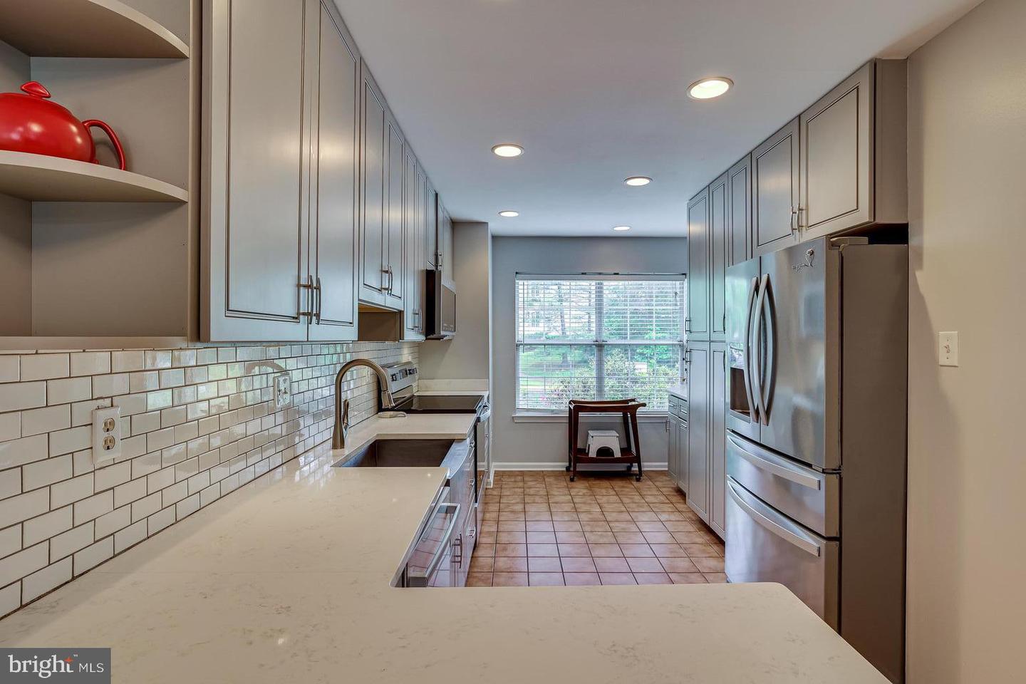 5668 Thorndyke COURT