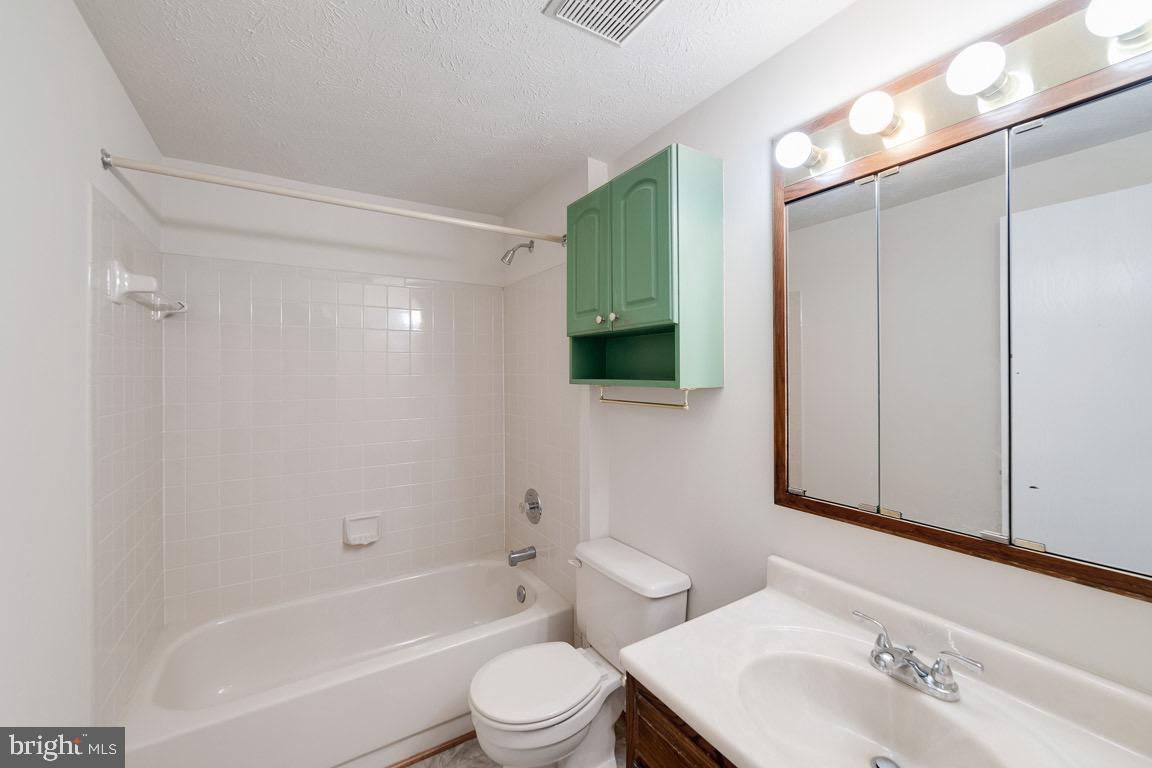 6007 Goldenrod COURT