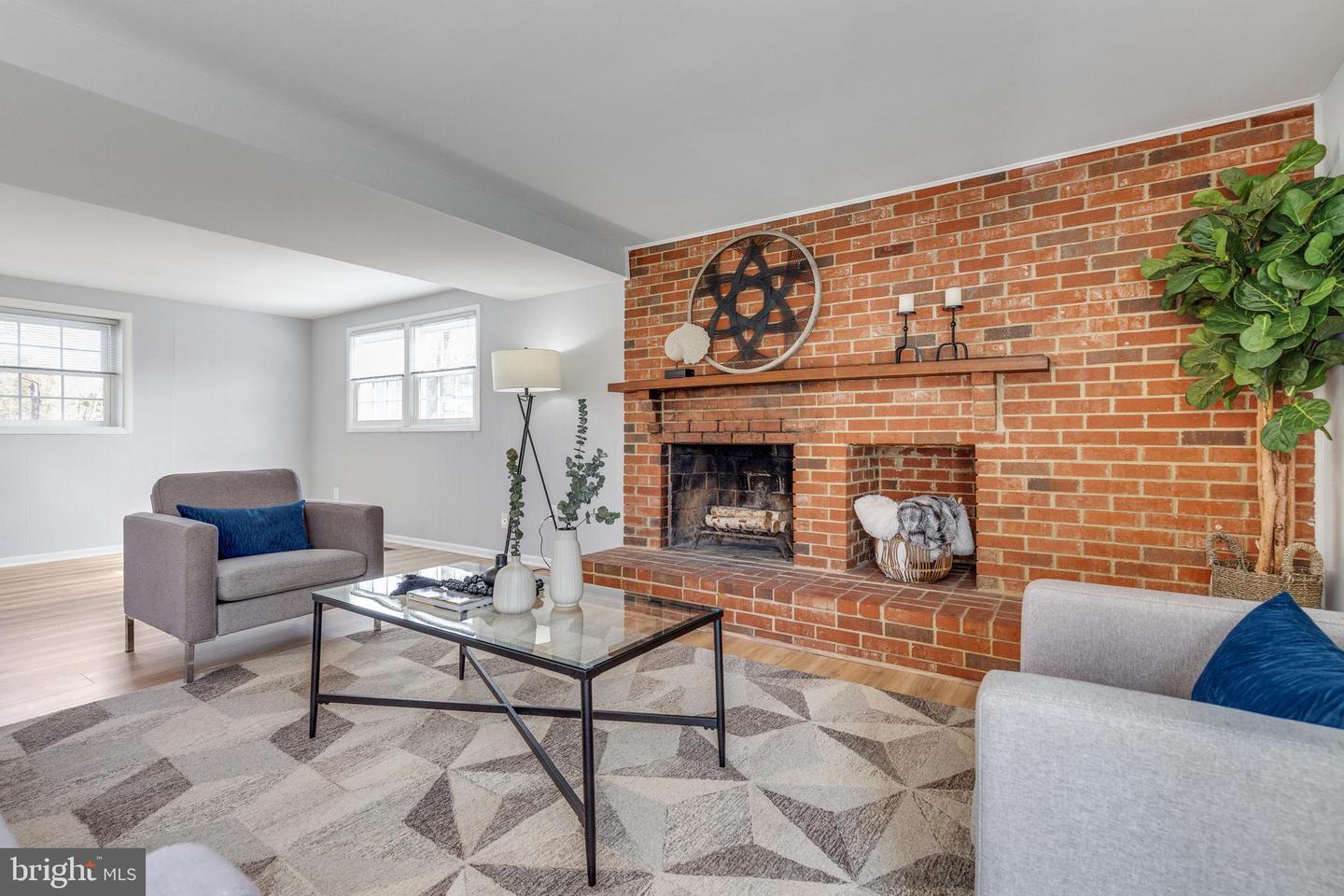 13127 Mercury LANE