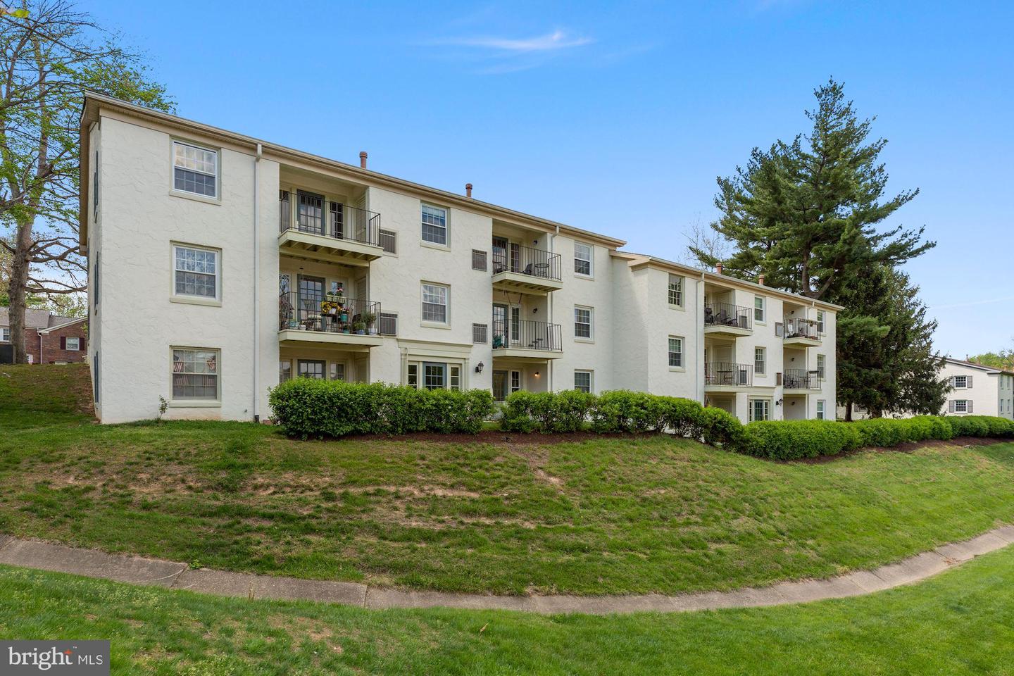 5821 Rexford Unit: 752