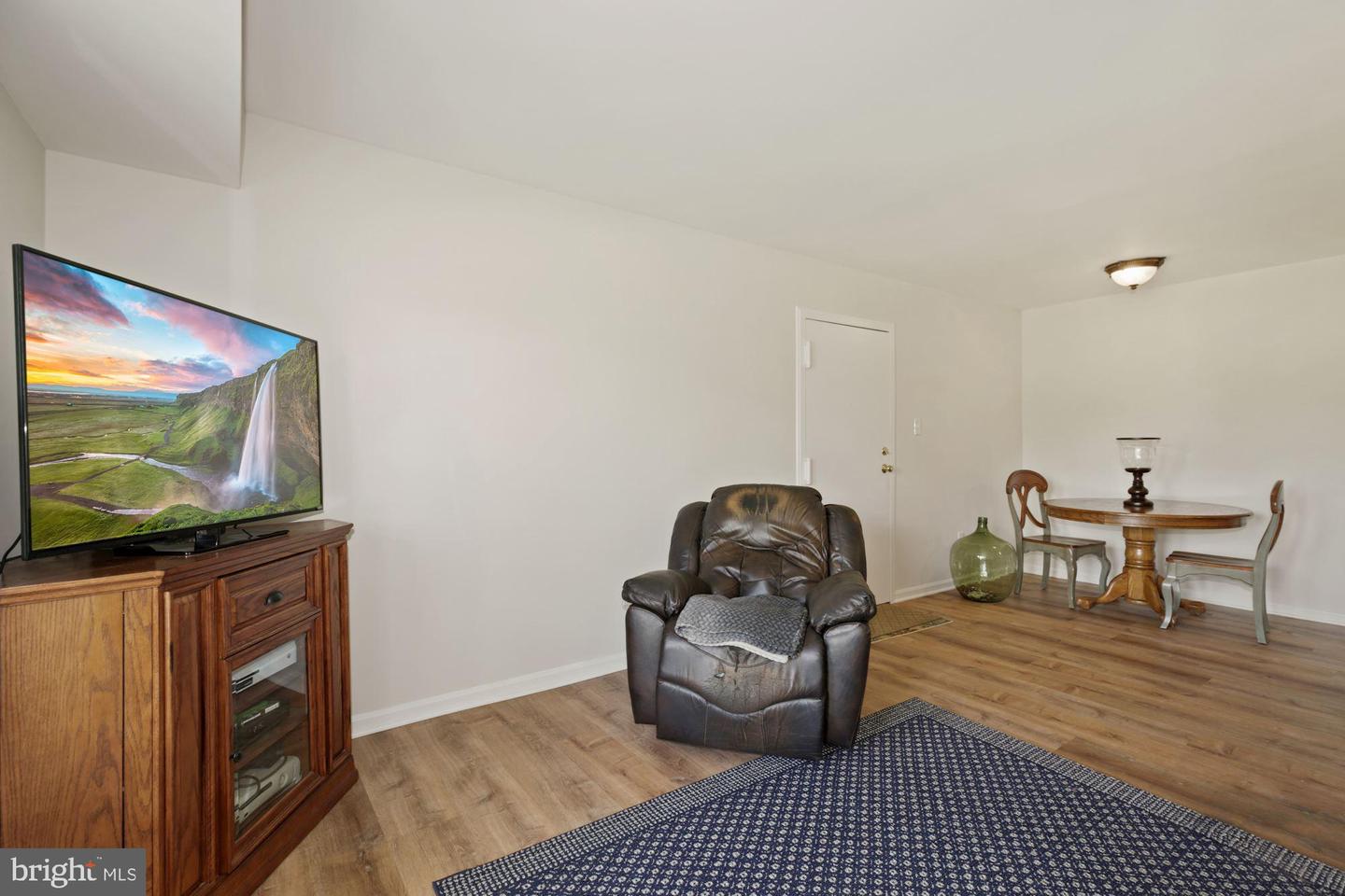 5821 Rexford Unit: 752