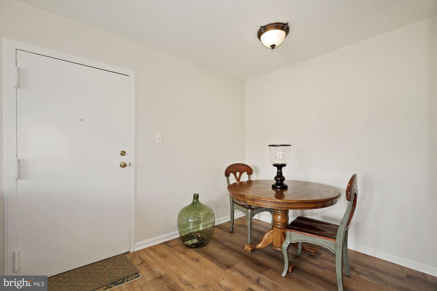 5821 Rexford Unit: 752