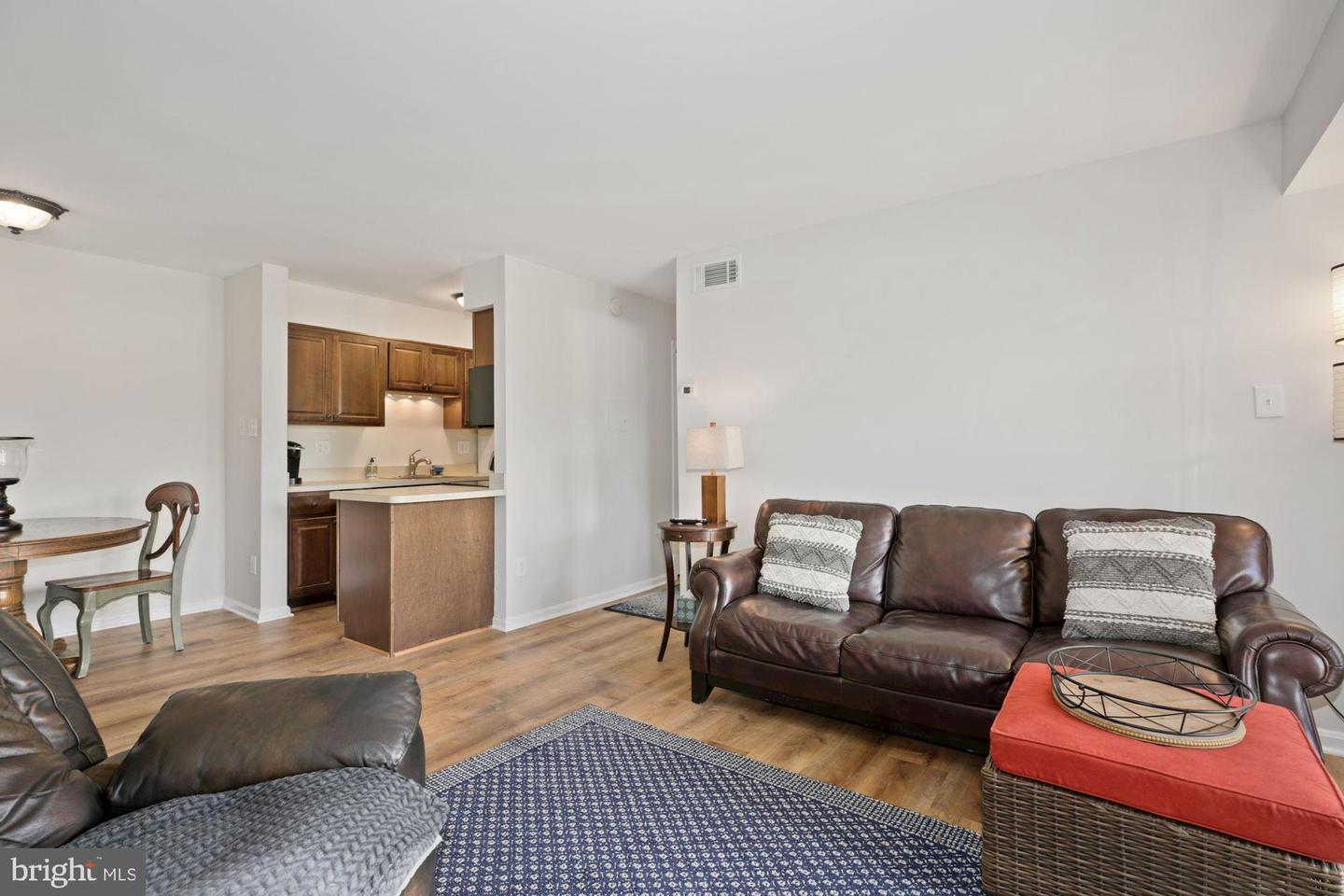 5821 Rexford Unit: 752