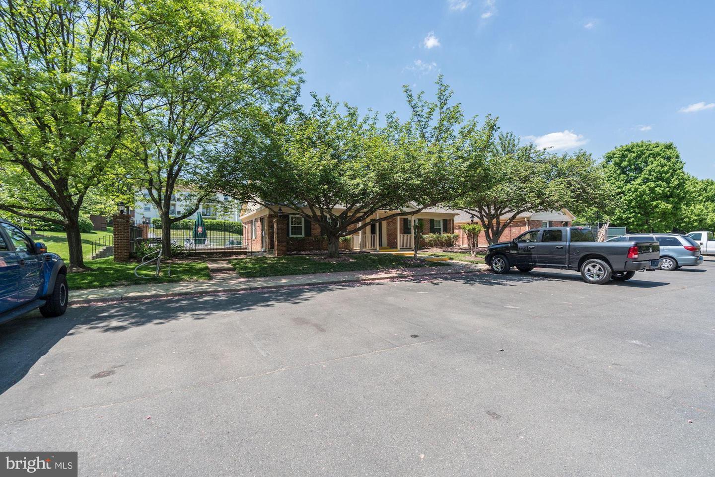 5821 Rexford Unit: 752