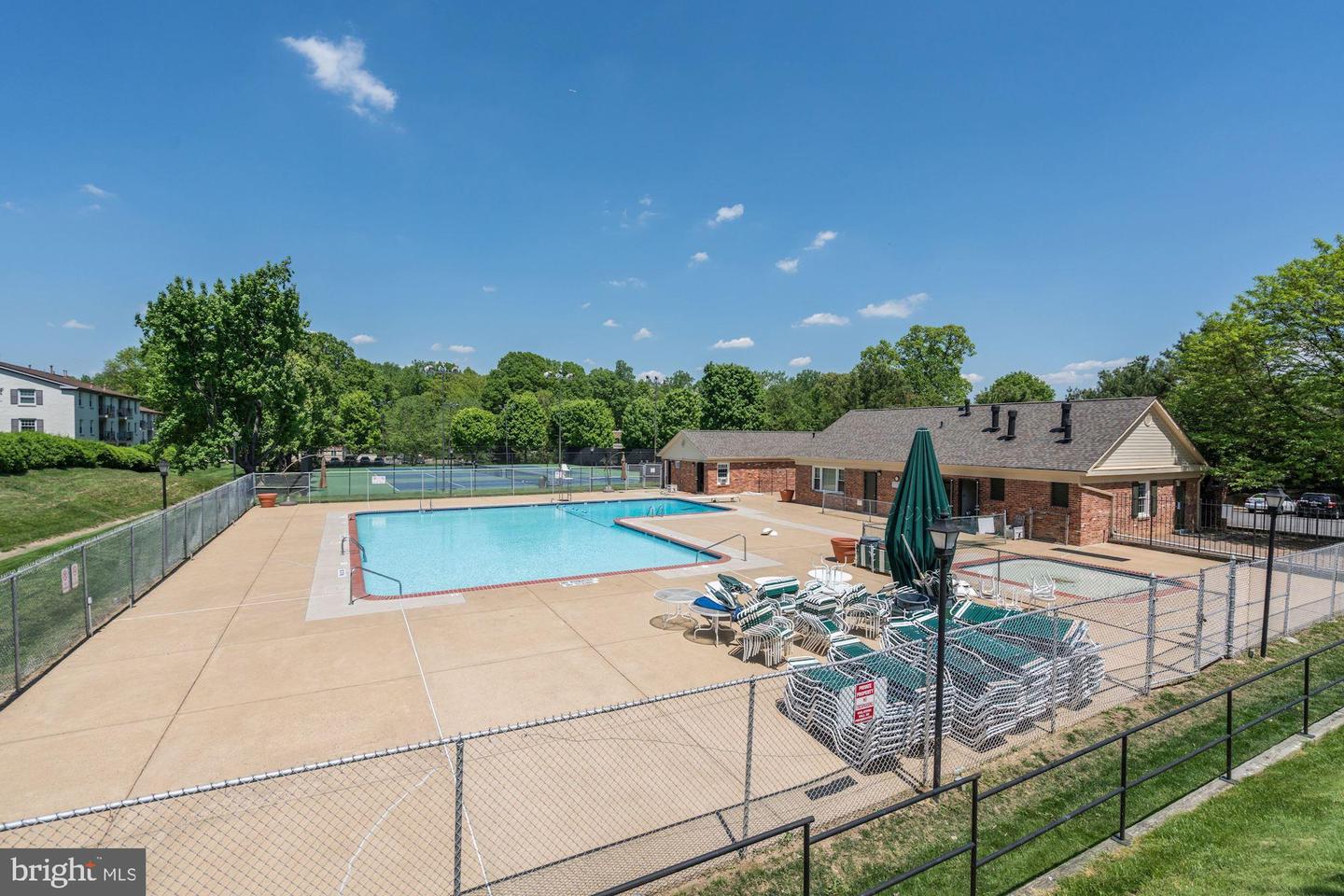 5821 Rexford Unit: 752