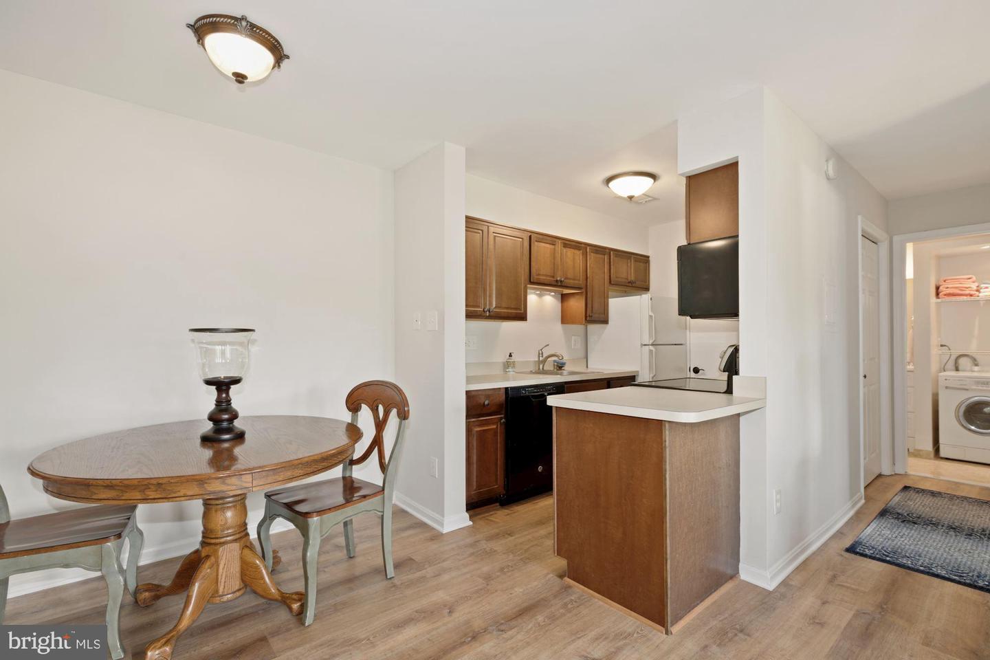 5821 Rexford Unit: 752