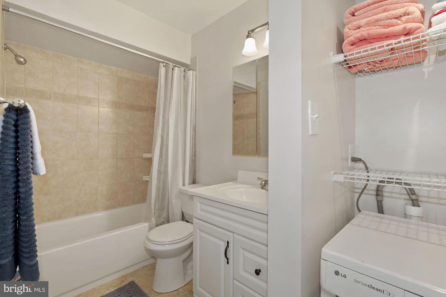 5821 Rexford Unit: 752