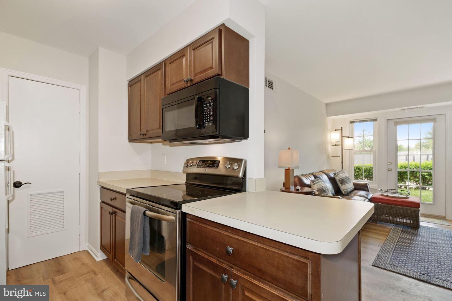 5821 Rexford Unit: 752