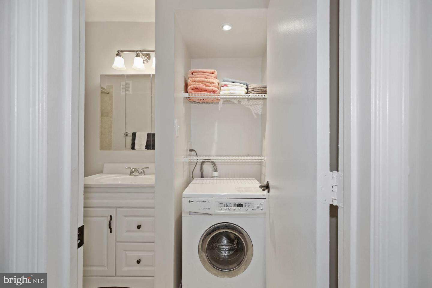 5821 Rexford Unit: 752