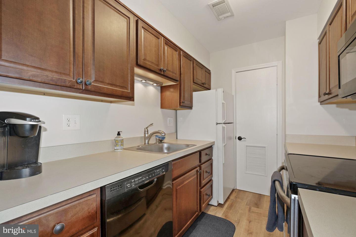 5821 Rexford Unit: 752