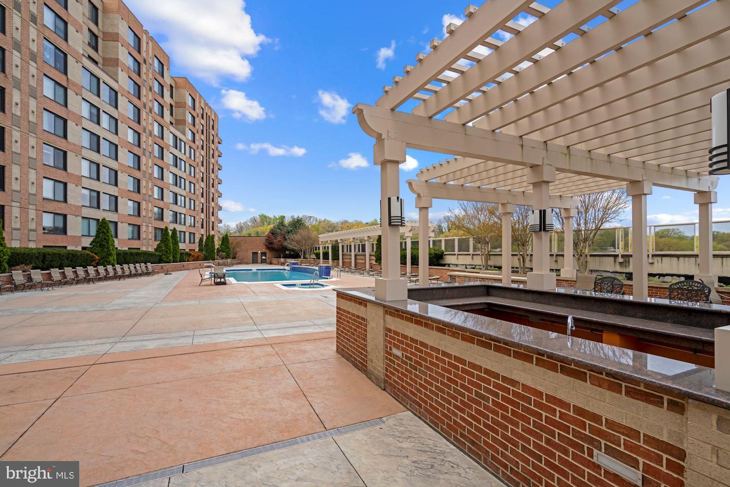 2451 Midtown AVENUE Unit: 707