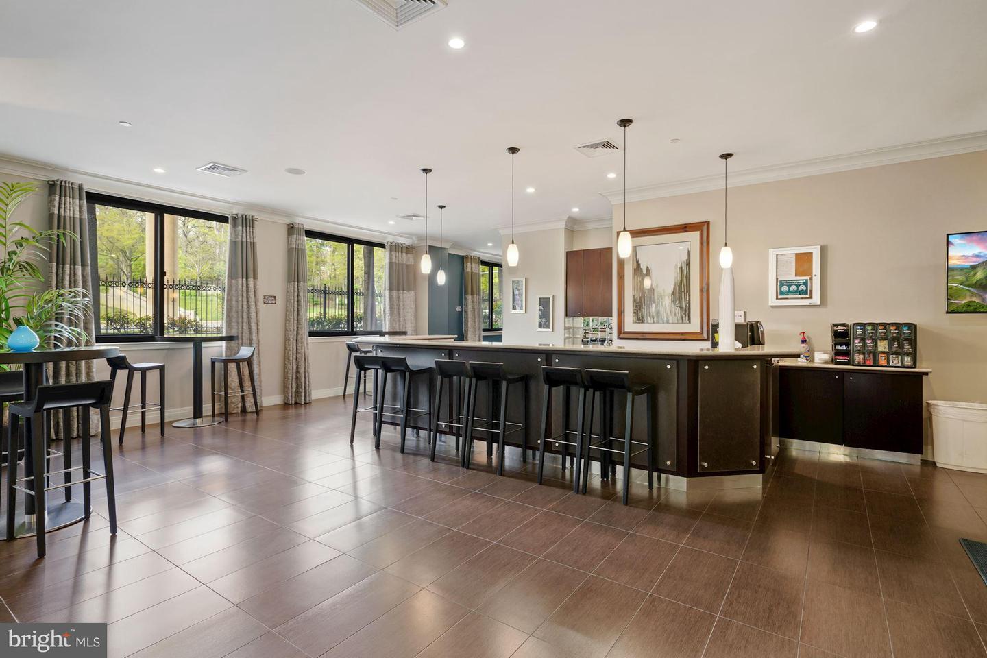 2451 Midtown AVENUE Unit: 707