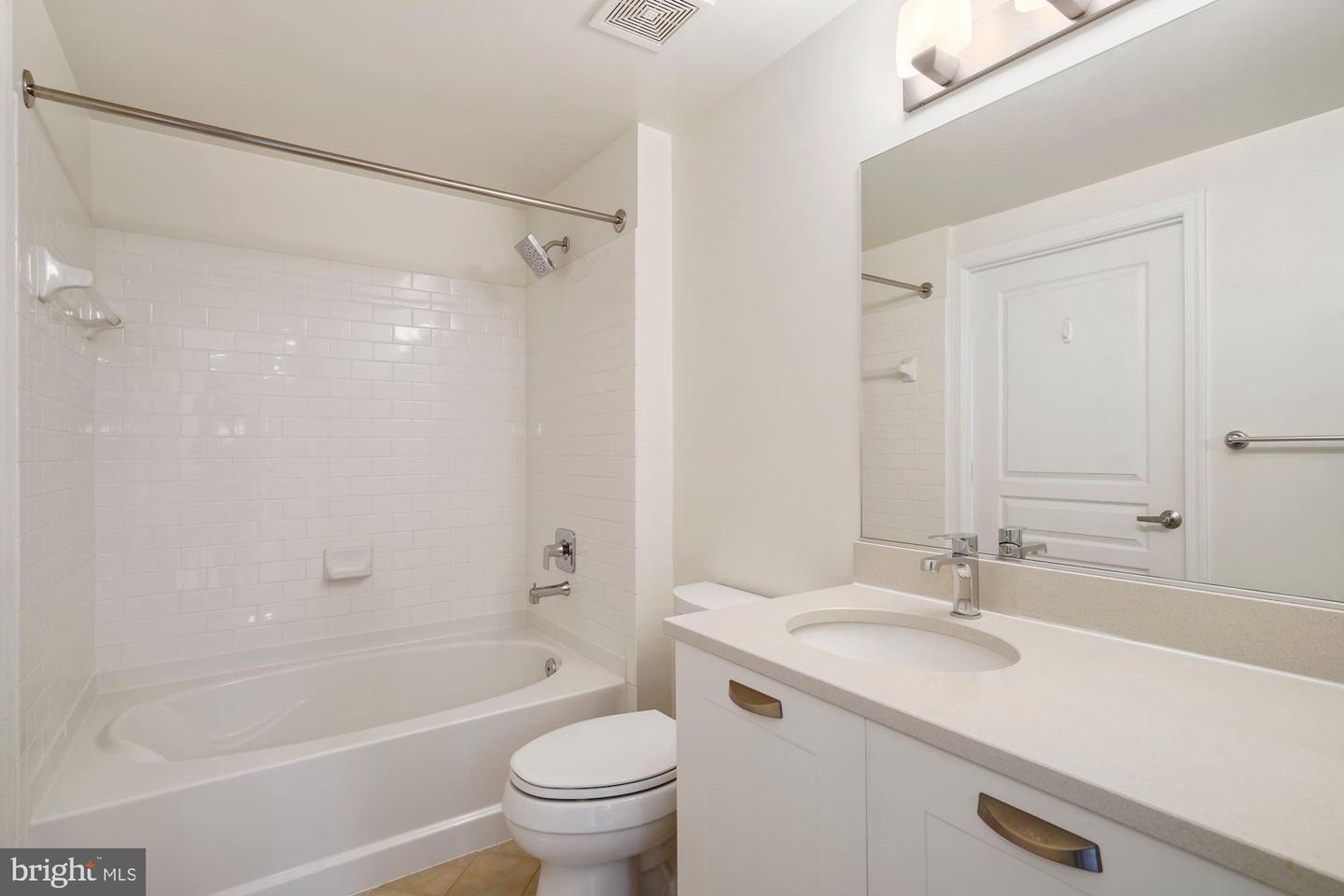 2451 Midtown AVENUE Unit: 707