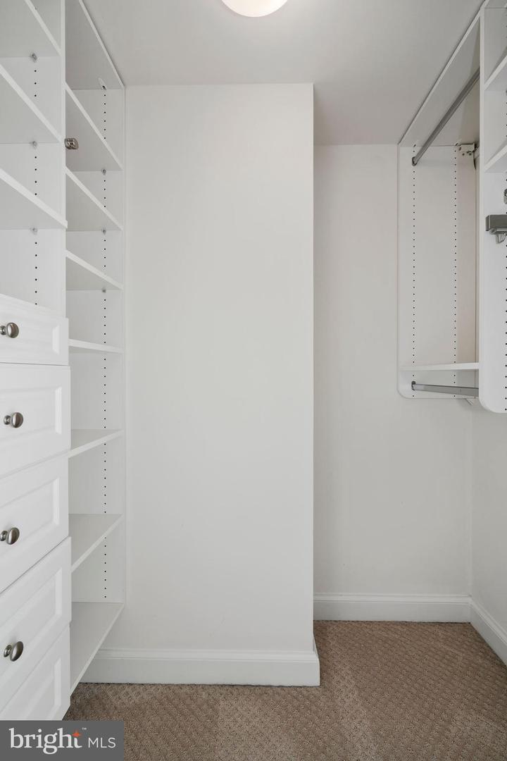 2451 Midtown AVENUE Unit: 707
