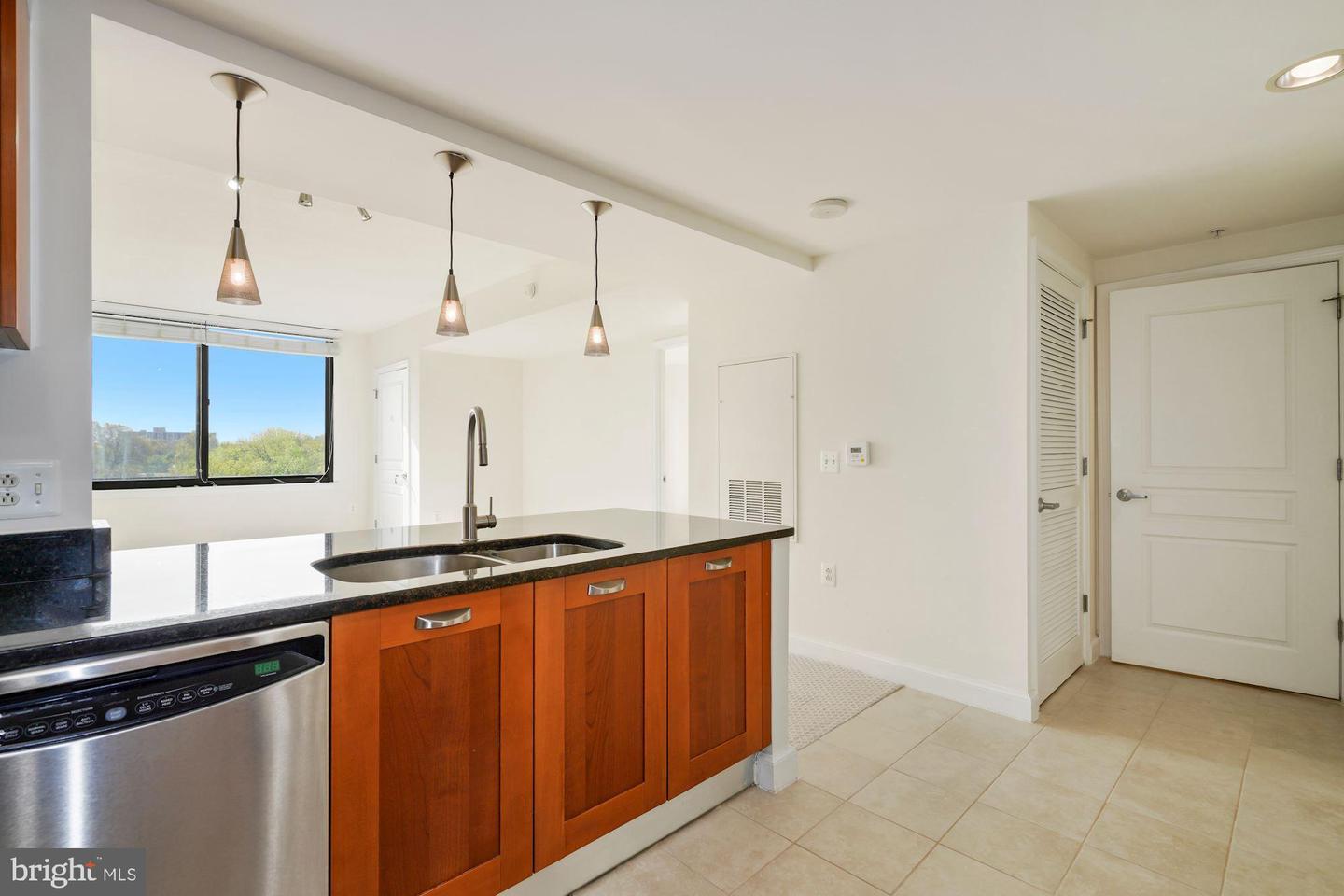 2451 Midtown AVENUE Unit: 707