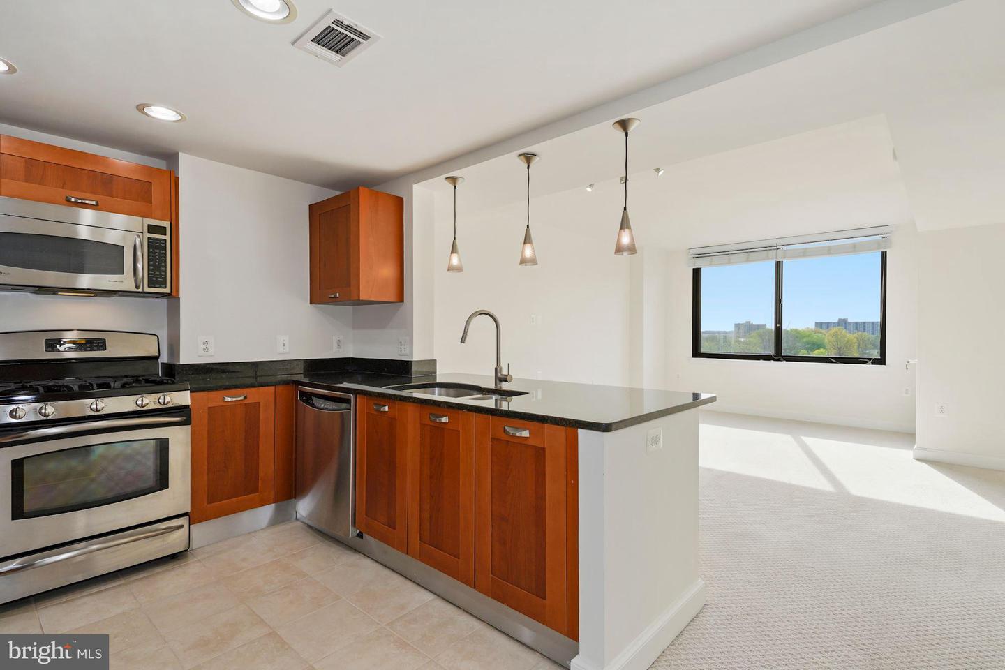 2451 Midtown AVENUE Unit: 707