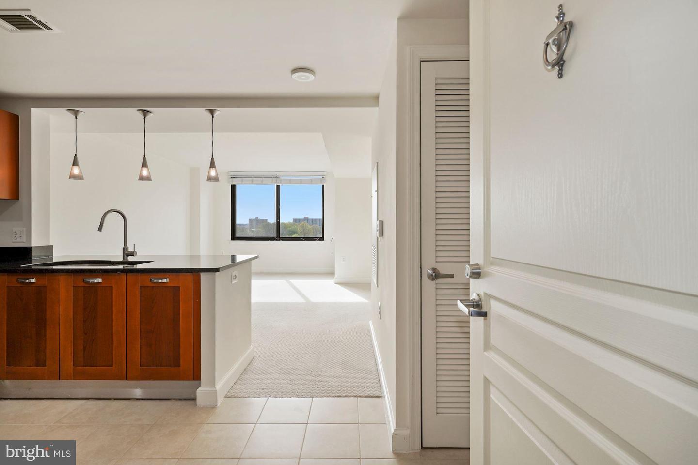 2451 Midtown AVENUE Unit: 707