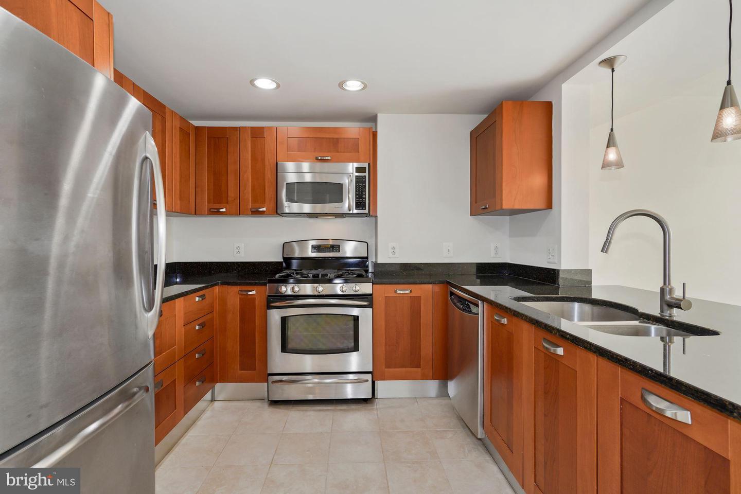 2451 Midtown AVENUE Unit: 707