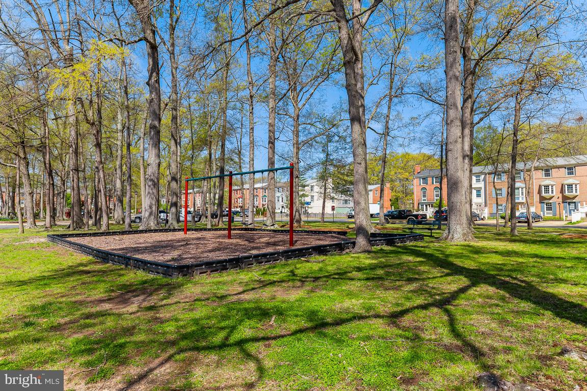 4429 Scarborough SQUARE