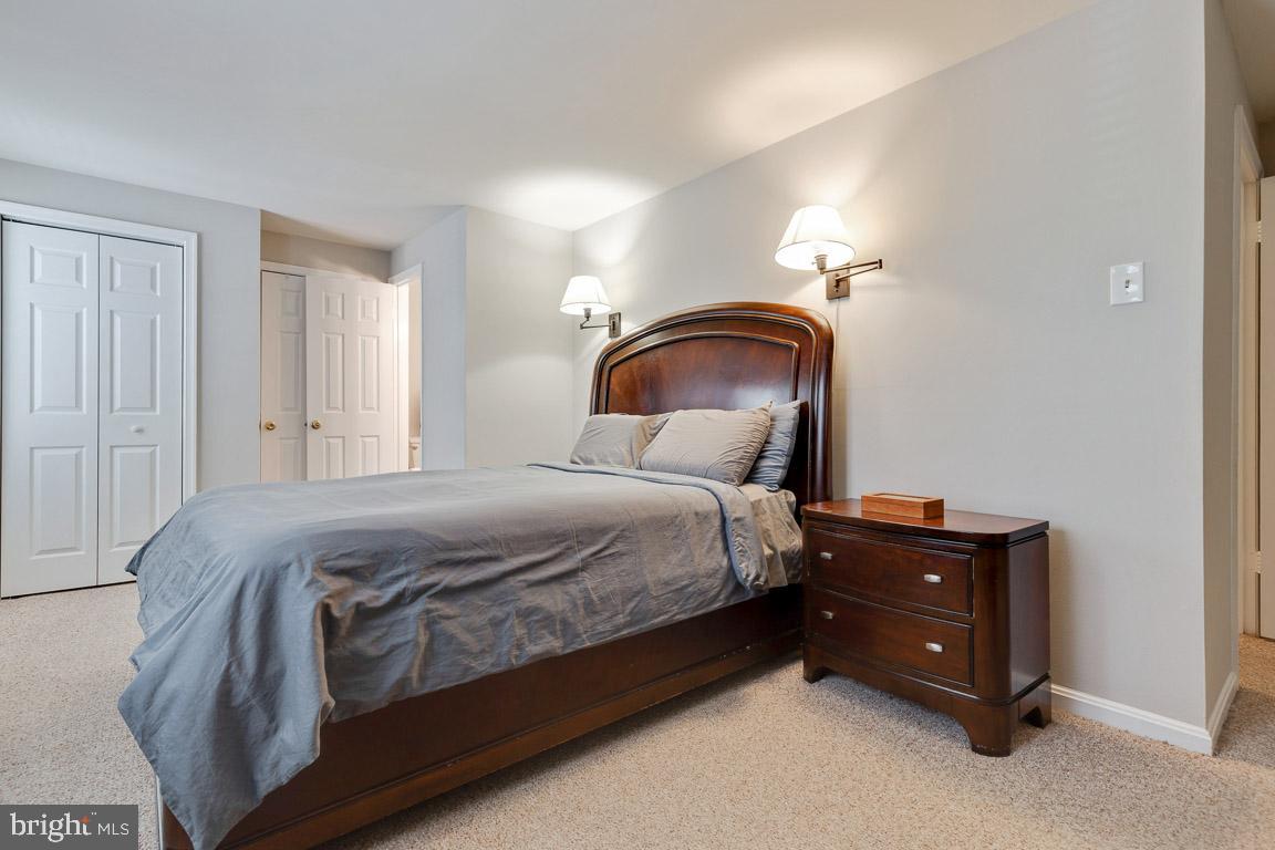 4429 Scarborough SQUARE