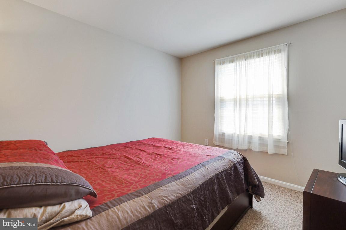 4429 Scarborough SQUARE