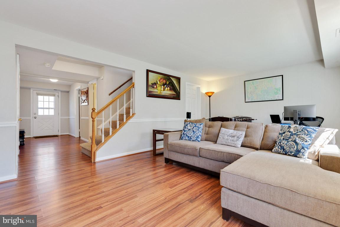 4429 Scarborough SQUARE