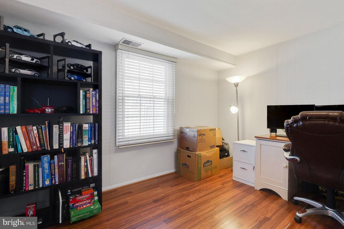 4429 Scarborough SQUARE