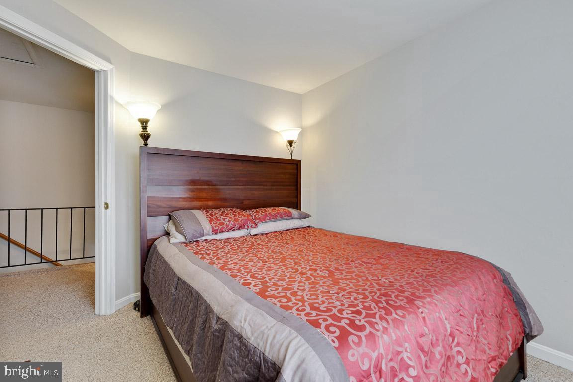 4429 Scarborough SQUARE