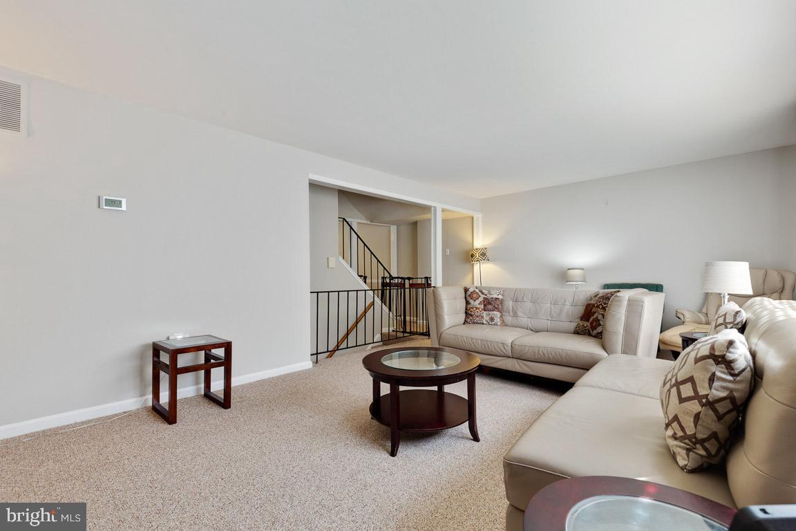 4429 Scarborough SQUARE