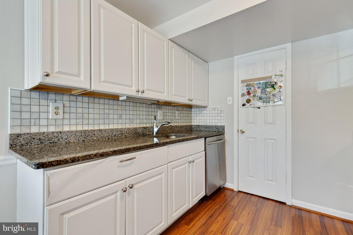 4429 Scarborough SQUARE