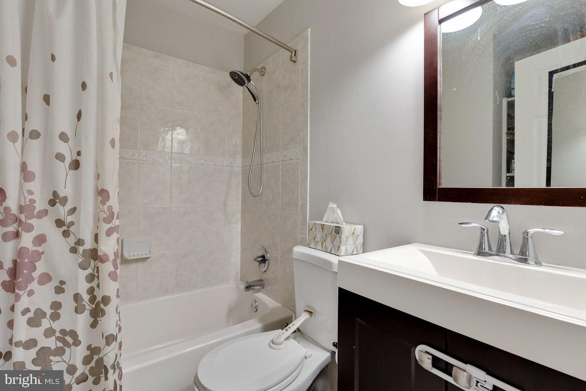 4429 Scarborough SQUARE