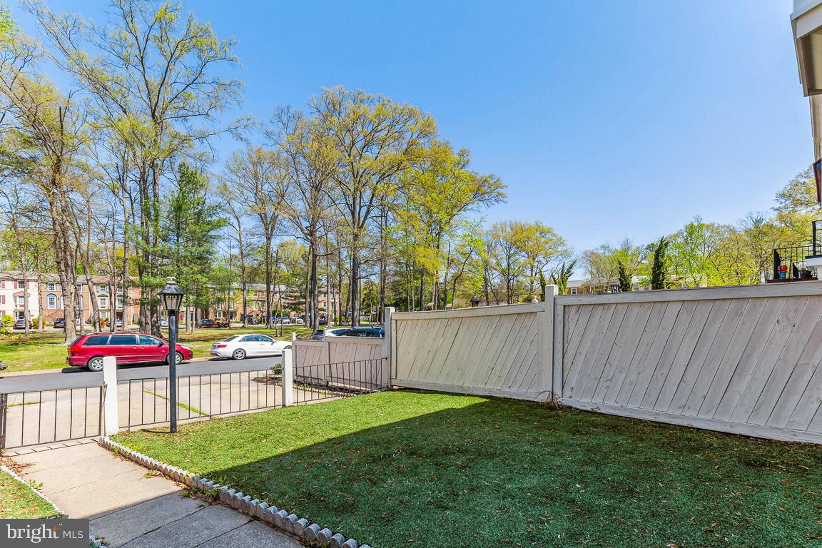 4429 Scarborough SQUARE