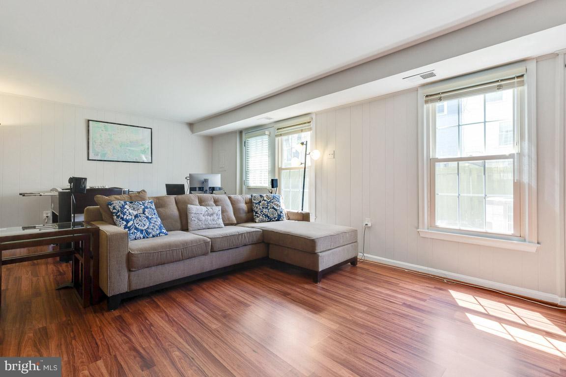 4429 Scarborough SQUARE