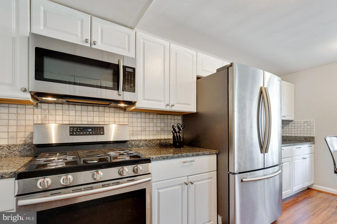 4429 Scarborough SQUARE