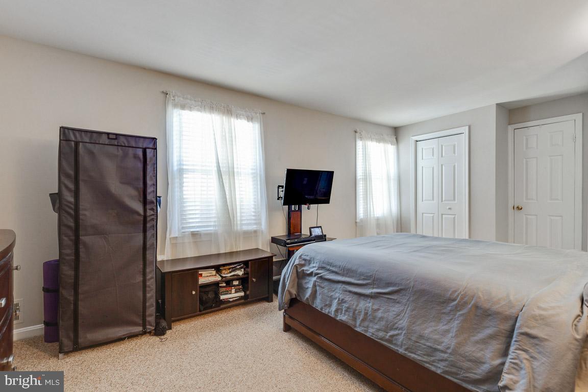 4429 Scarborough SQUARE