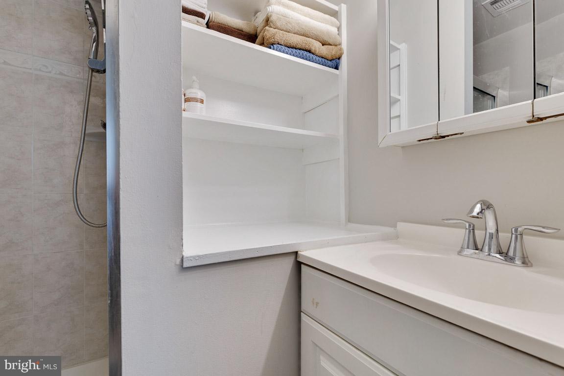 4429 Scarborough SQUARE