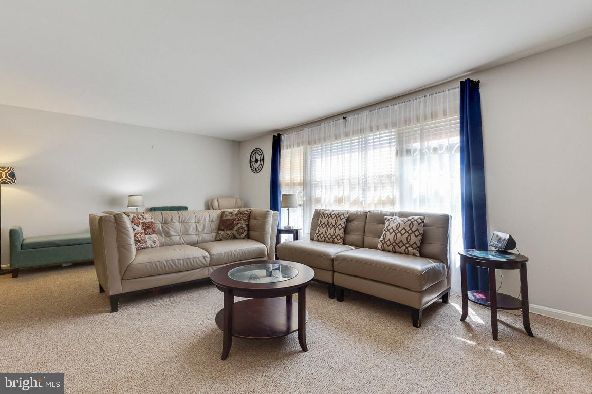 4429 Scarborough SQUARE