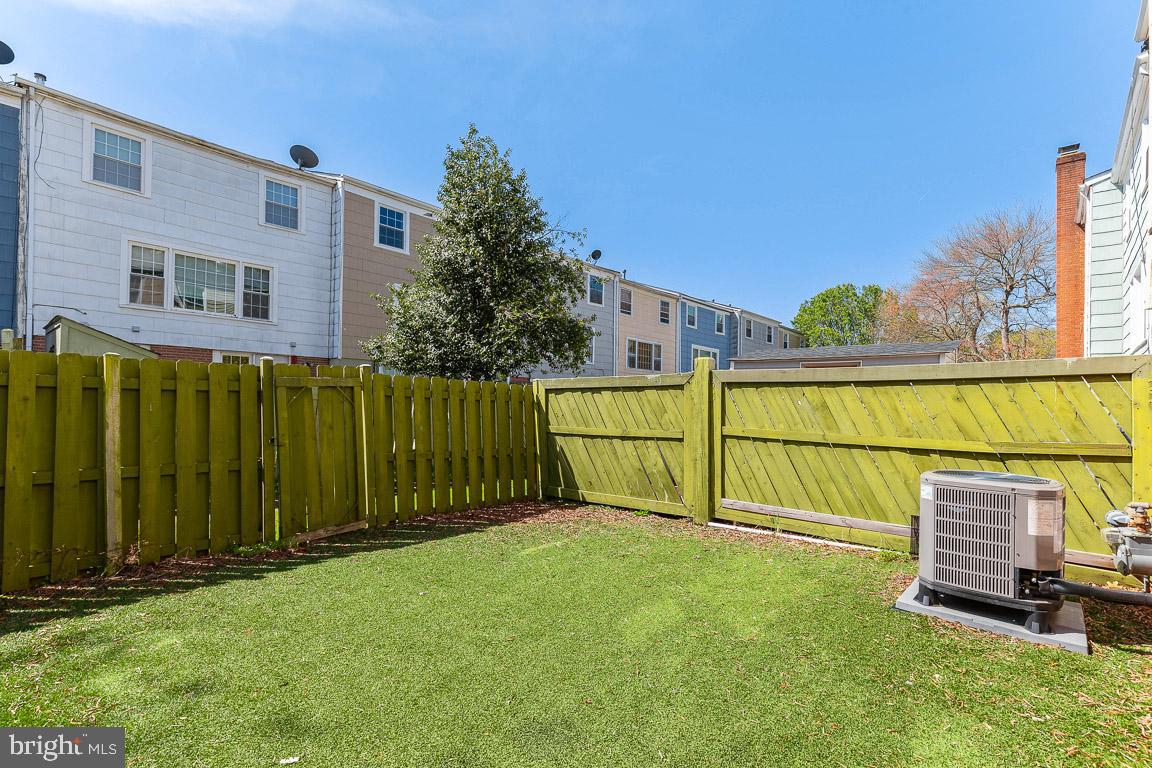 4429 Scarborough SQUARE