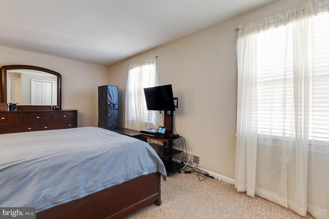 4429 Scarborough SQUARE