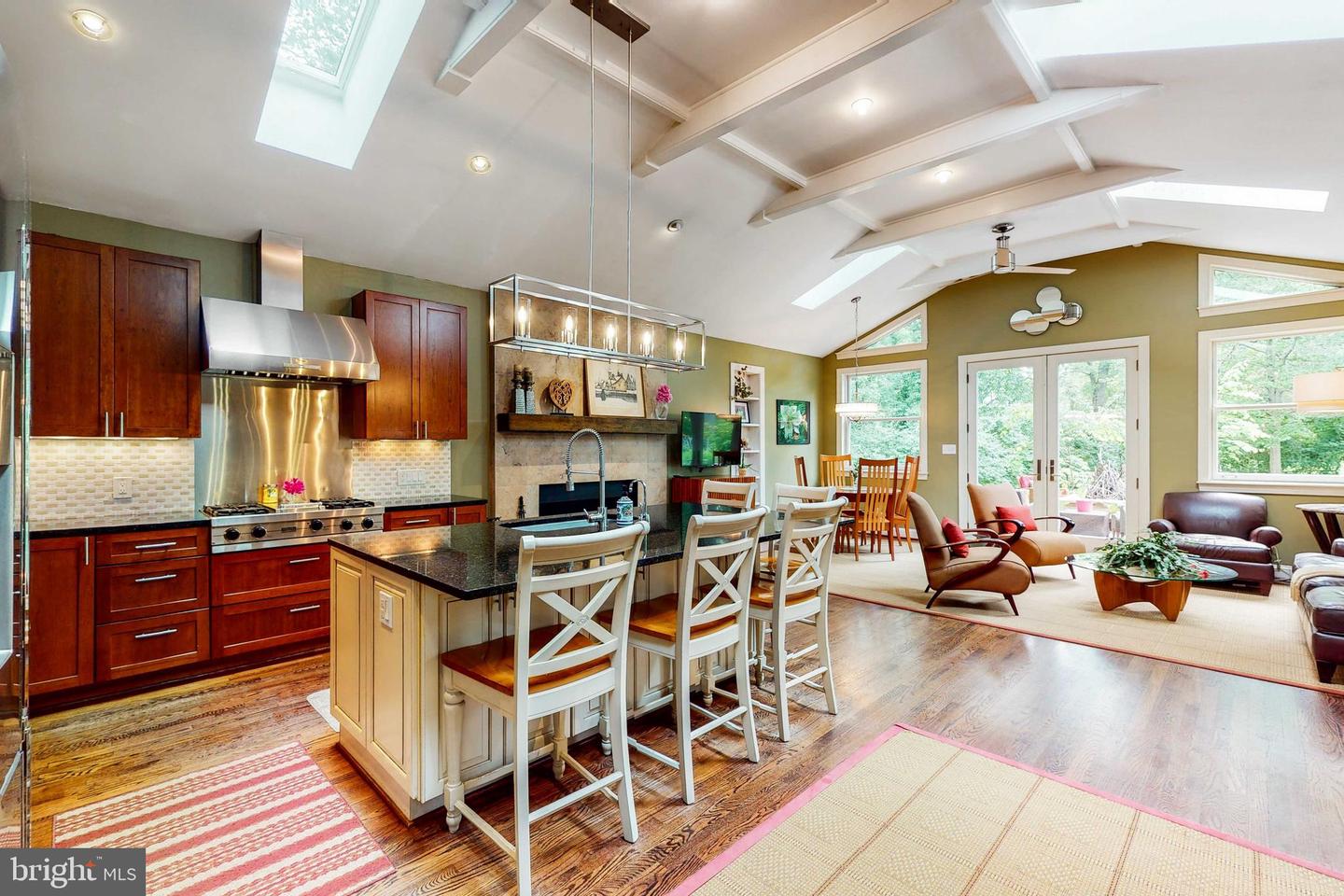 7905 Bolling DRIVE