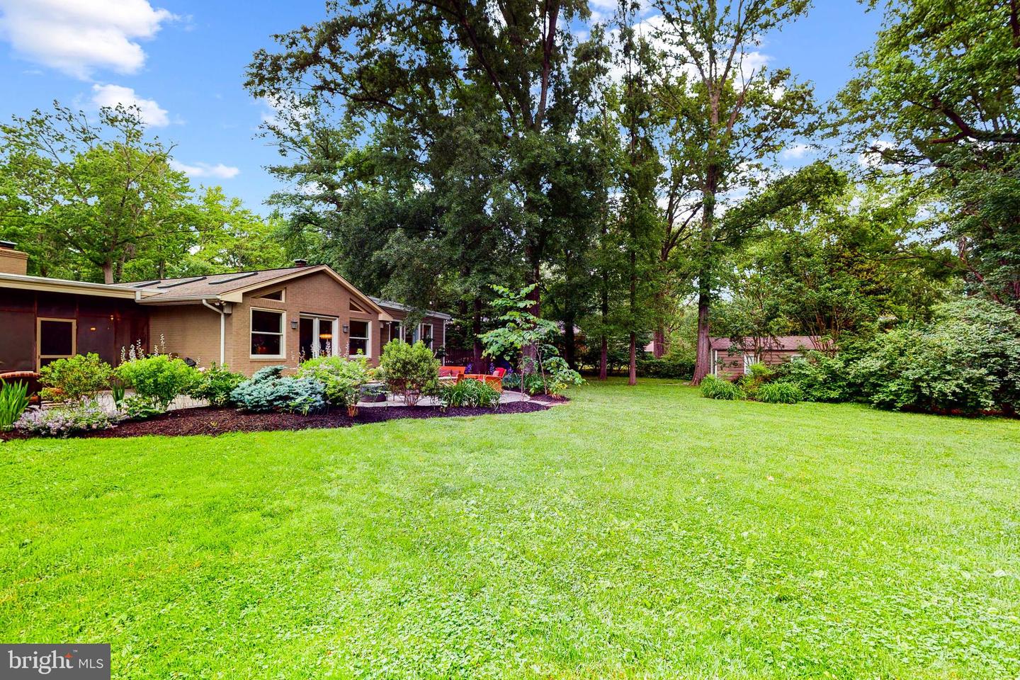 7905 Bolling DRIVE