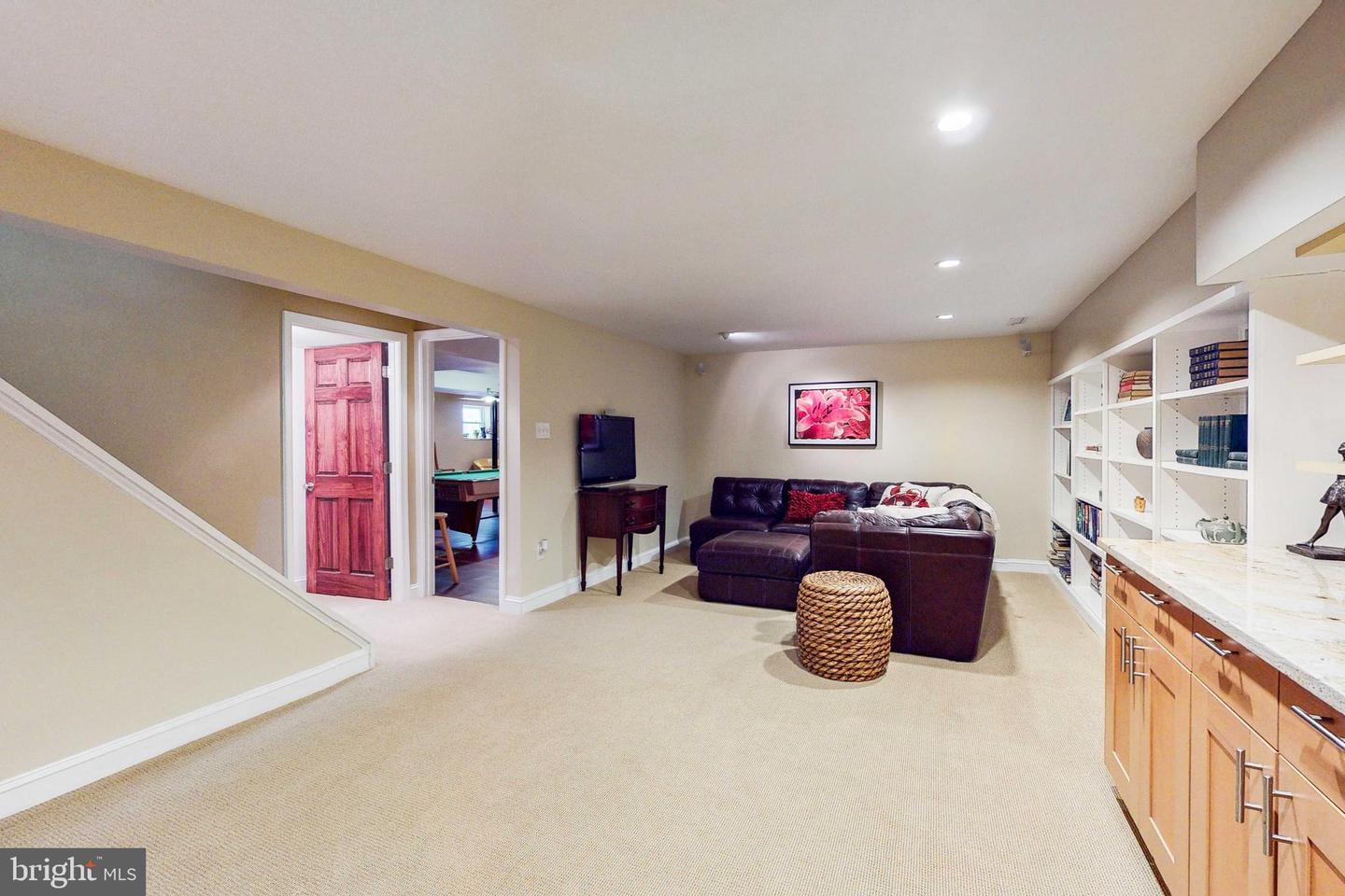 7905 Bolling DRIVE