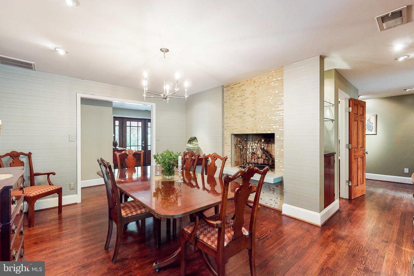 7905 Bolling DRIVE