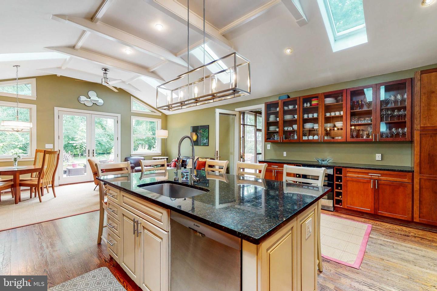 7905 Bolling DRIVE