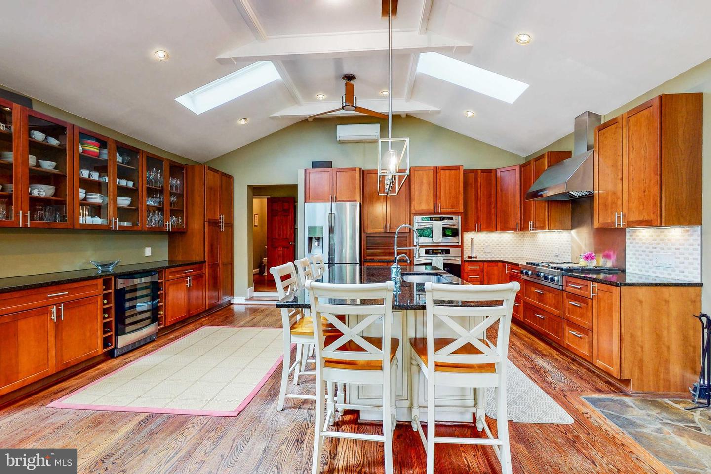 7905 Bolling DRIVE